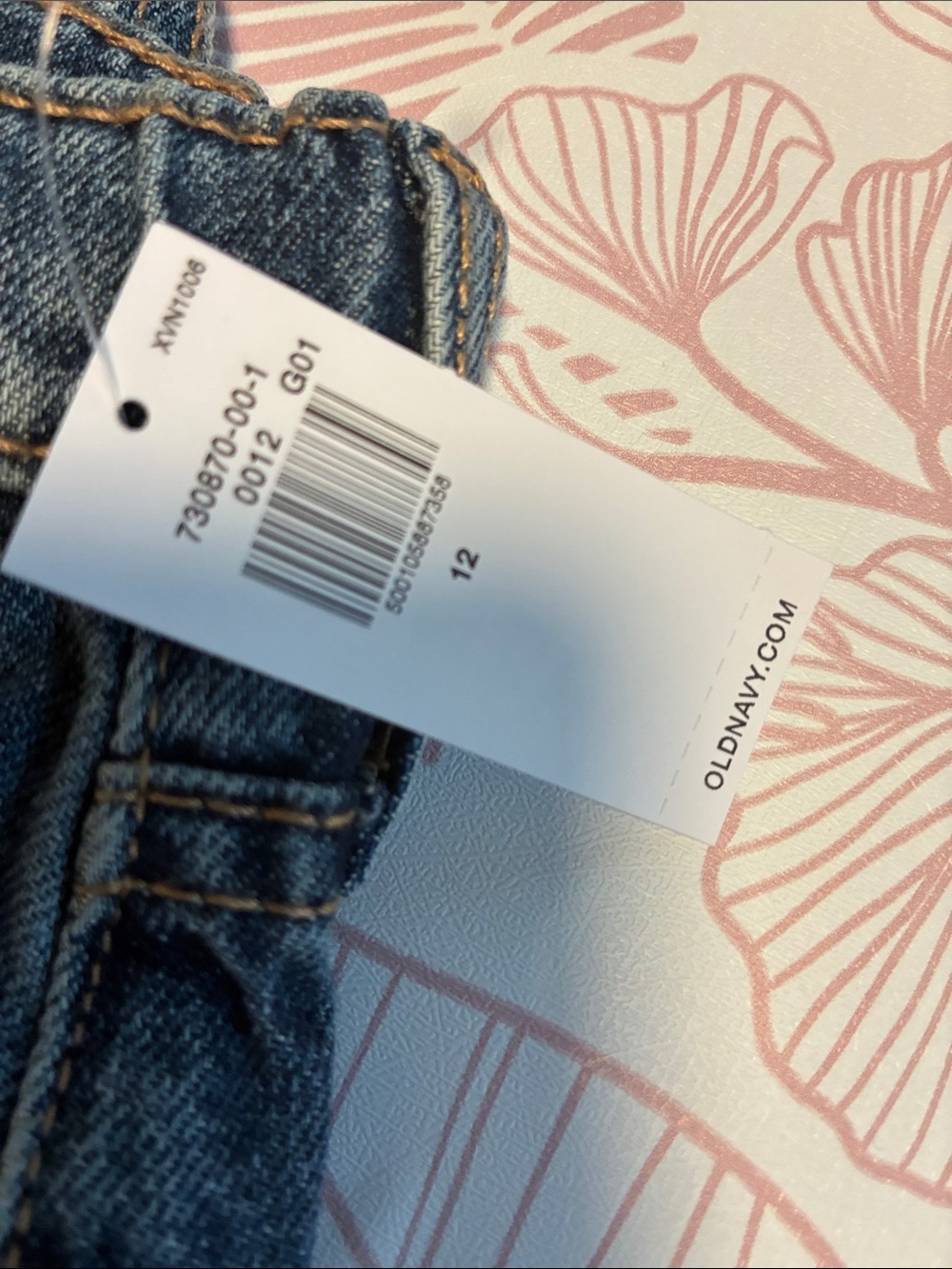 Old Navy Boyfriend Jeans in Dark Blue Wash - Picture 2 of 4
